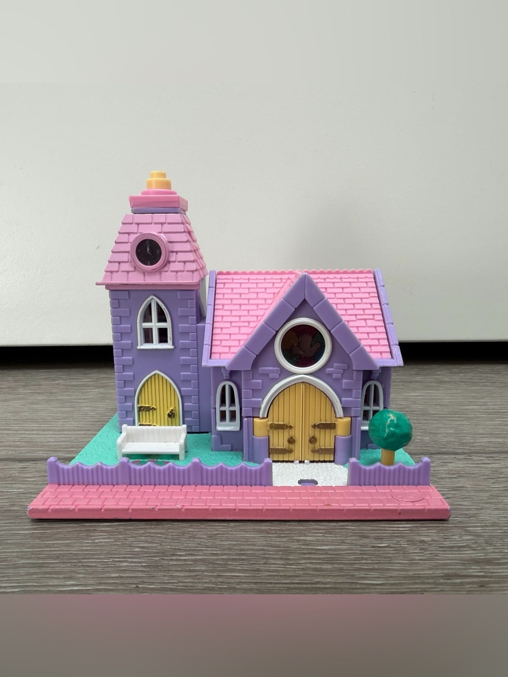 BLUEBIRD TOYS ENGLAND VINTAGE 1993 POLLY POCKET LIGHT UP WEDDING CHAPEL